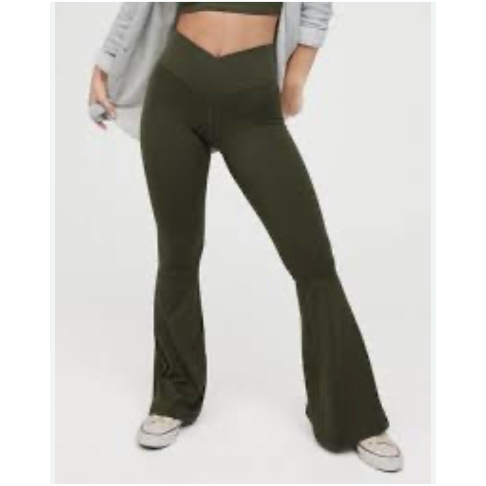 OFFLINE By Aerie Real Me Super Flare Crossover Rib Hi-Rise Leggings Green SZ S‎